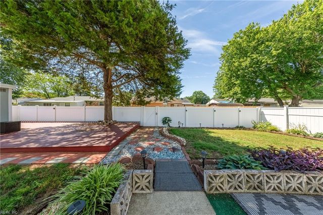 1930 Demetro DR, Hampton, VA 23663