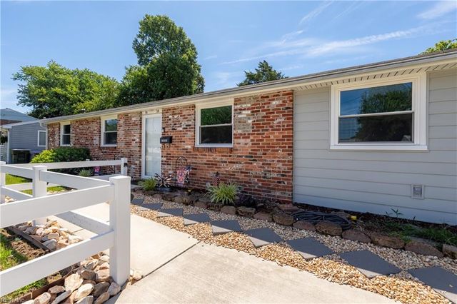 1930 Demetro DR, Hampton, VA 23663