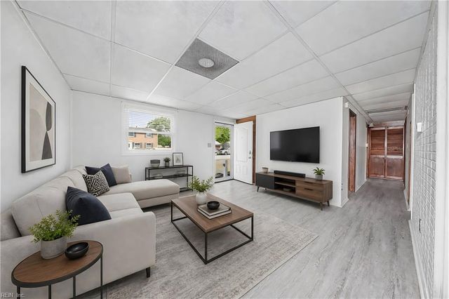 1930 Demetro DR, Hampton, VA 23663