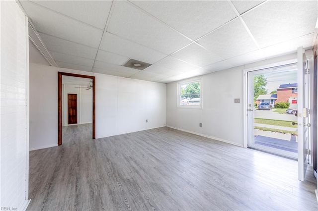 1930 Demetro DR, Hampton, VA 23663