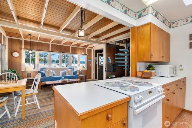 534 Sundin Drive, Camano Island, WA 98282