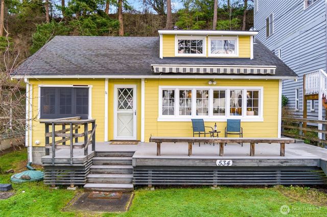 534 Sundin Drive, Camano Island, WA 98282