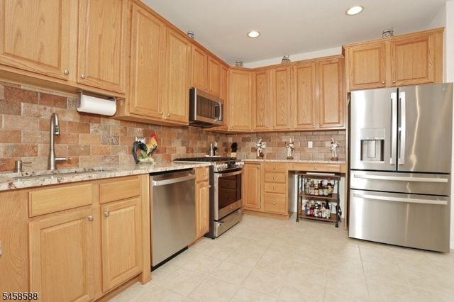 8414 Warrens Way, Wanaque Boro, NJ 07465