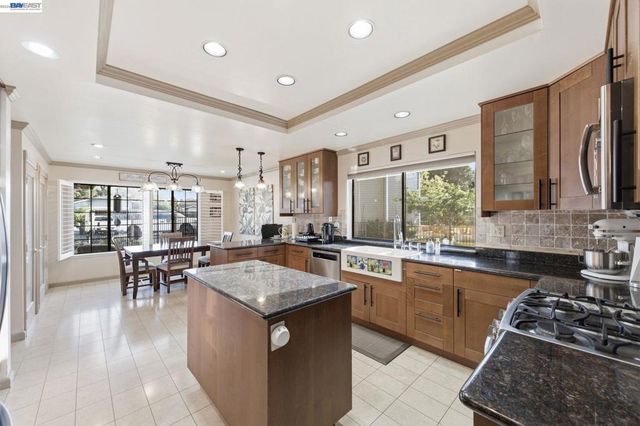 24439 Gina Ct, Hayward, CA 94541