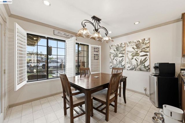 24439 Gina Ct, Hayward, CA 94541