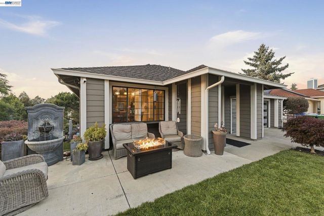 24439 Gina Ct, Hayward, CA 94541
