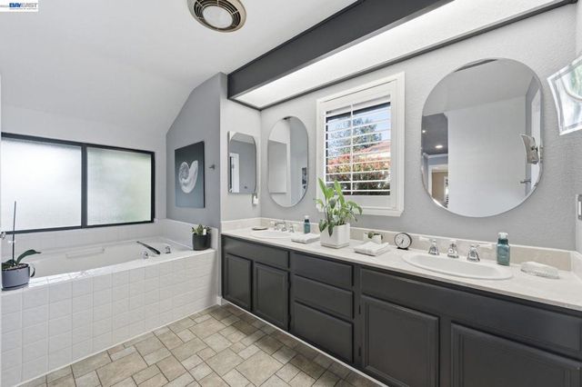 24439 Gina Ct, Hayward, CA 94541