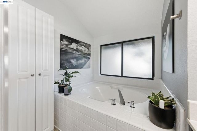 24439 Gina Ct, Hayward, CA 94541