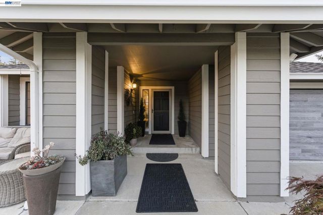 24439 Gina Ct, Hayward, CA 94541