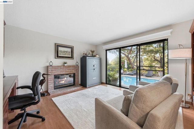 24439 Gina Ct, Hayward, CA 94541