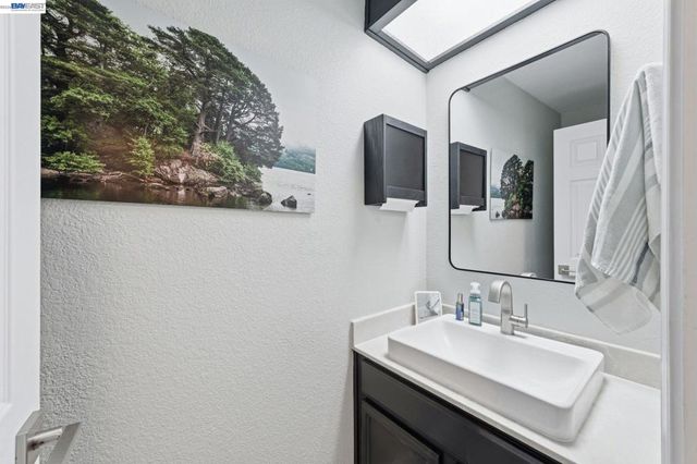 24439 Gina Ct, Hayward, CA 94541