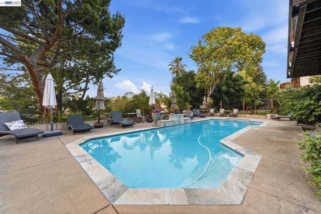 24439 Gina Ct, Hayward, CA 94541