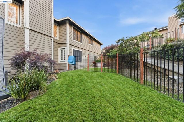 24439 Gina Ct, Hayward, CA 94541