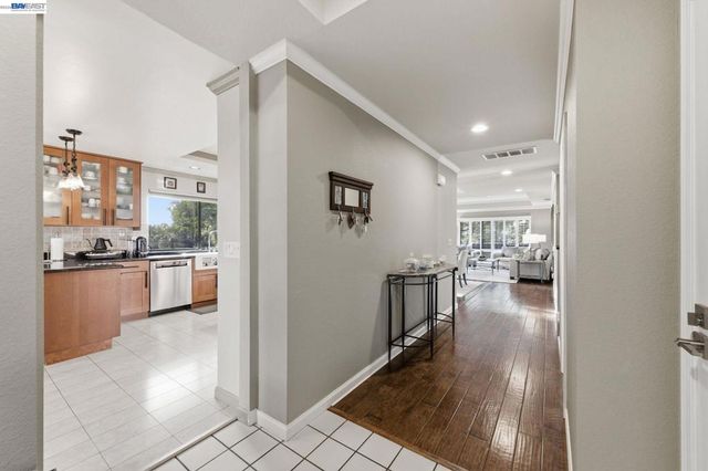 24439 Gina Ct, Hayward, CA 94541