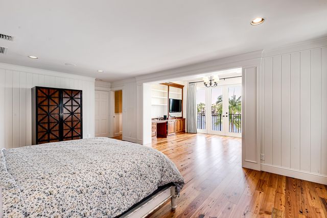 1833 SE 7th Street, Fort Lauderdale, FL 33316