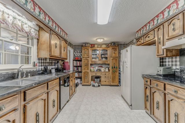 1929 Sourwood Drive, Dalton, GA 30720