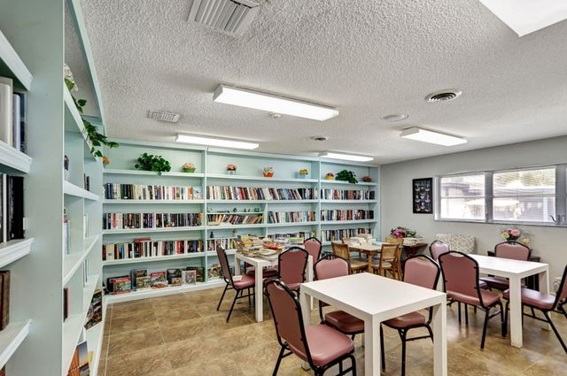 7827 GOLF CIR Drive 301, Margate, FL 33063