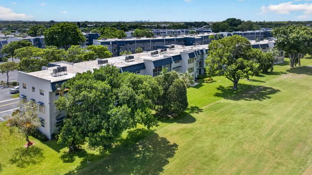 7827 GOLF CIR Drive 301, Margate, FL 33063