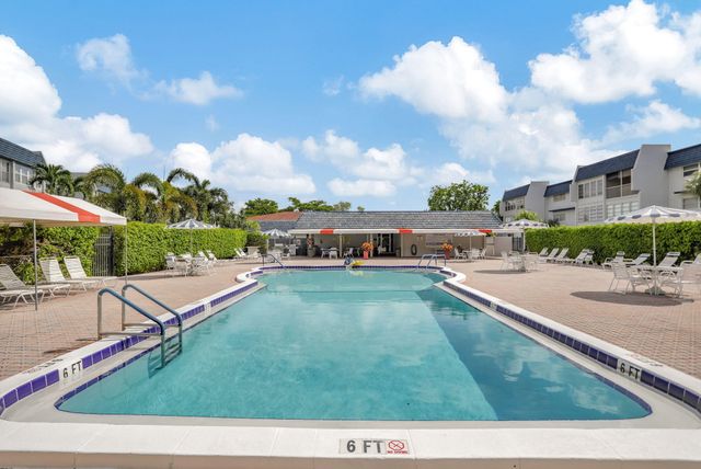 7827 GOLF CIR Drive 301, Margate, FL 33063