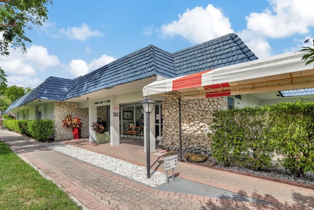 7827 GOLF CIR Drive 301, Margate, FL 33063