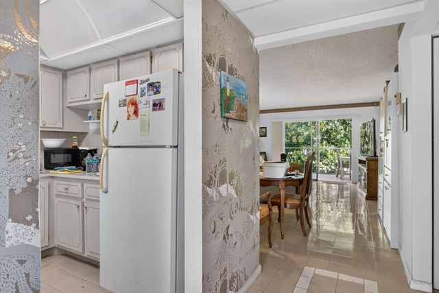 7827 GOLF CIR Drive 301, Margate, FL 33063