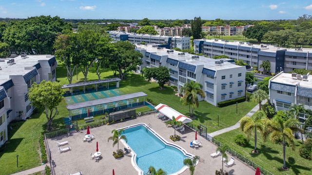 7827 GOLF CIR Drive 301, Margate, FL 33063