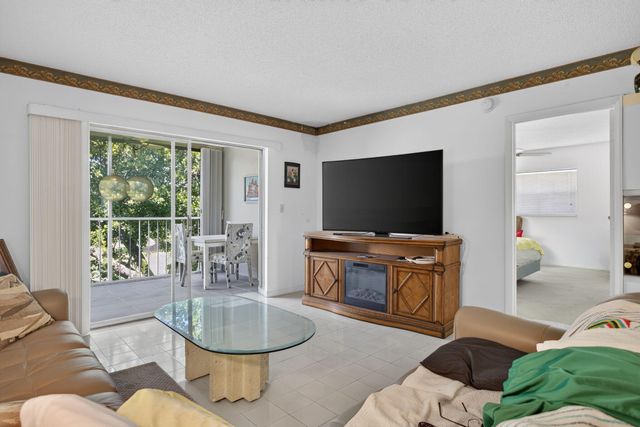 7827 GOLF CIR Drive 301, Margate, FL 33063