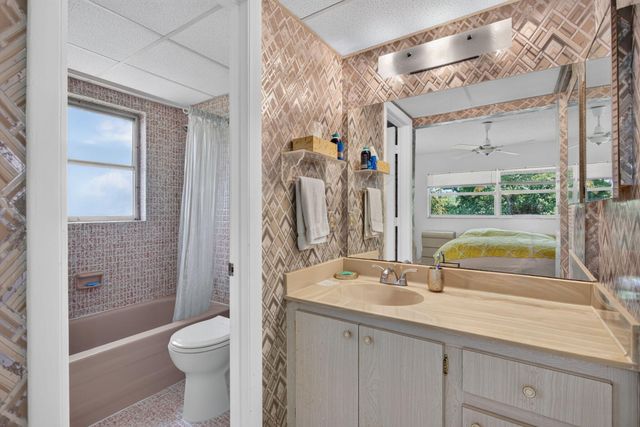 7827 GOLF CIR Drive 301, Margate, FL 33063