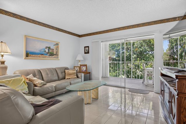 7827 GOLF CIR Drive 301, Margate, FL 33063