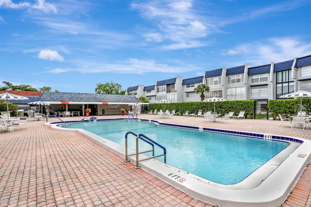 7827 GOLF CIR Drive 301, Margate, FL 33063
