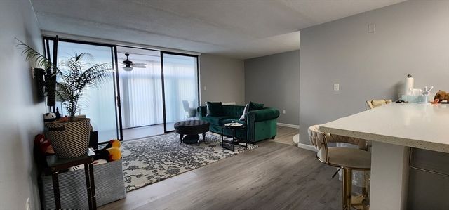 27 Skyline Drive 3, Braintree, MA 02184