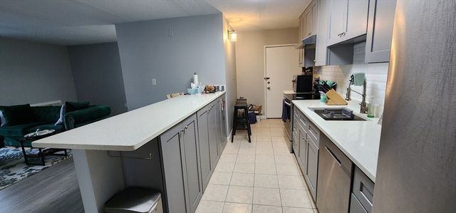 27 Skyline Drive 3, Braintree, MA 02184