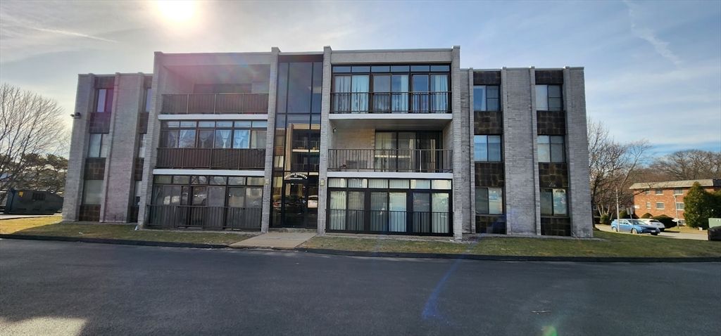 27 Skyline Drive 3, Braintree, MA 02184