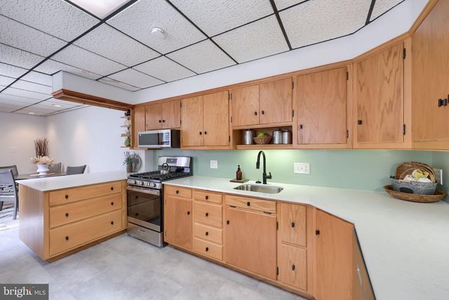 352 W ORANGE ST, Lancaster, PA 17603