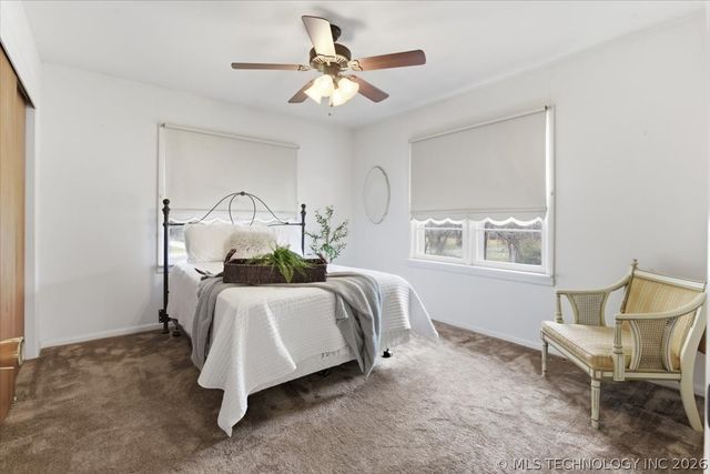 902 S Lake Road, Henryetta, OK 74437