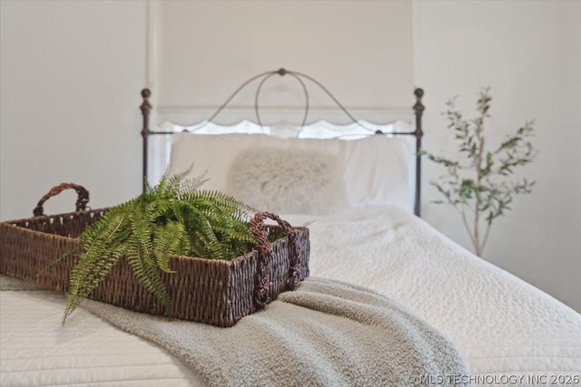 902 S Lake Road, Henryetta, OK 74437