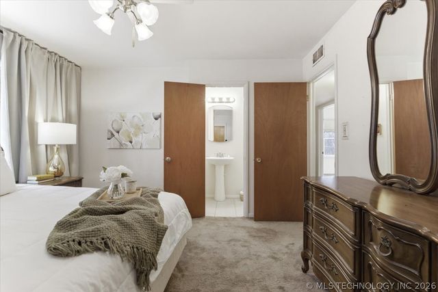 902 S Lake Road, Henryetta, OK 74437