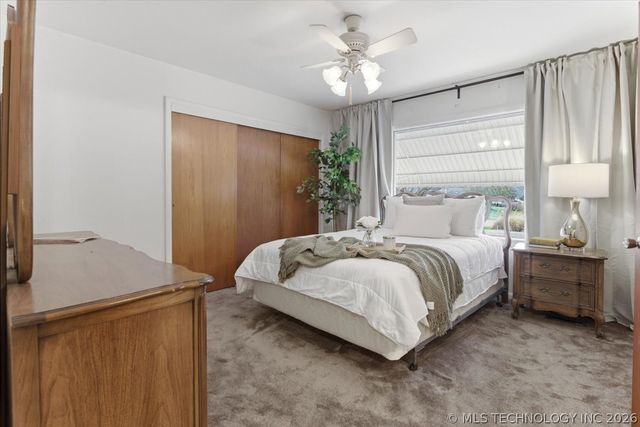 902 S Lake Road, Henryetta, OK 74437