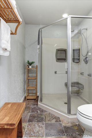 902 S Lake Road, Henryetta, OK 74437