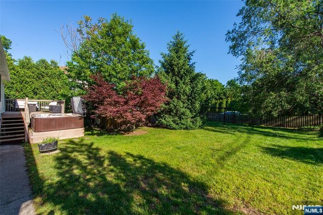 20 Yesler Way, Hillsdale, NJ 07642