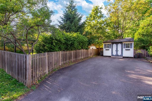 20 Yesler Way, Hillsdale, NJ 07642