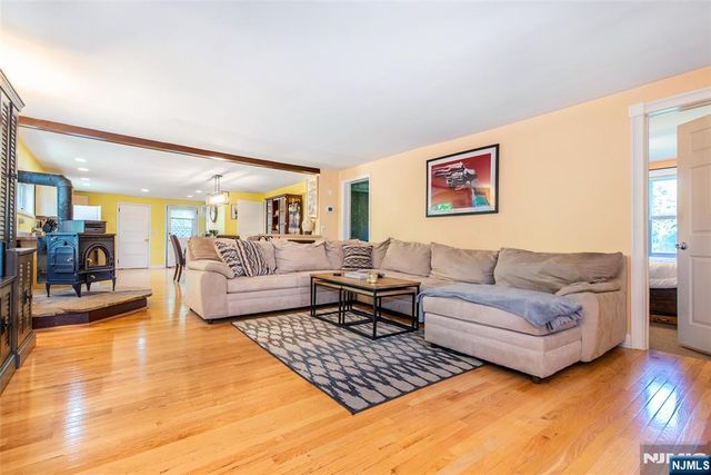 20 Yesler Way, Hillsdale, NJ 07642