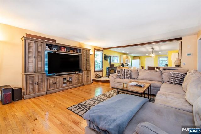 20 Yesler Way, Hillsdale, NJ 07642