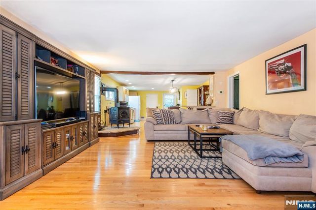 20 Yesler Way, Hillsdale, NJ 07642