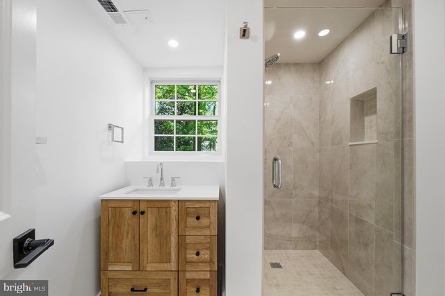 7 VICTORY CT, Potomac, MD 20854