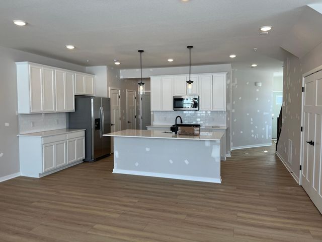 17977 Genoa Drive, Lakeville, MN 55044