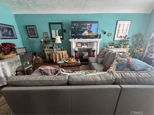 4957 W 21st, Los Angeles, CA 90016