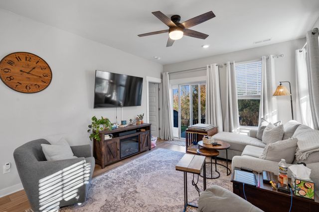 15 Torrey Pines Ln, Lebanon, TN 37087