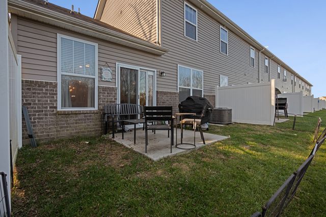 15 Torrey Pines Ln, Lebanon, TN 37087