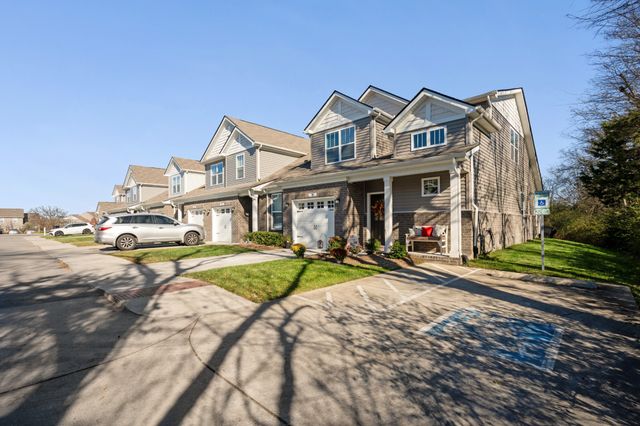 15 Torrey Pines Ln, Lebanon, TN 37087